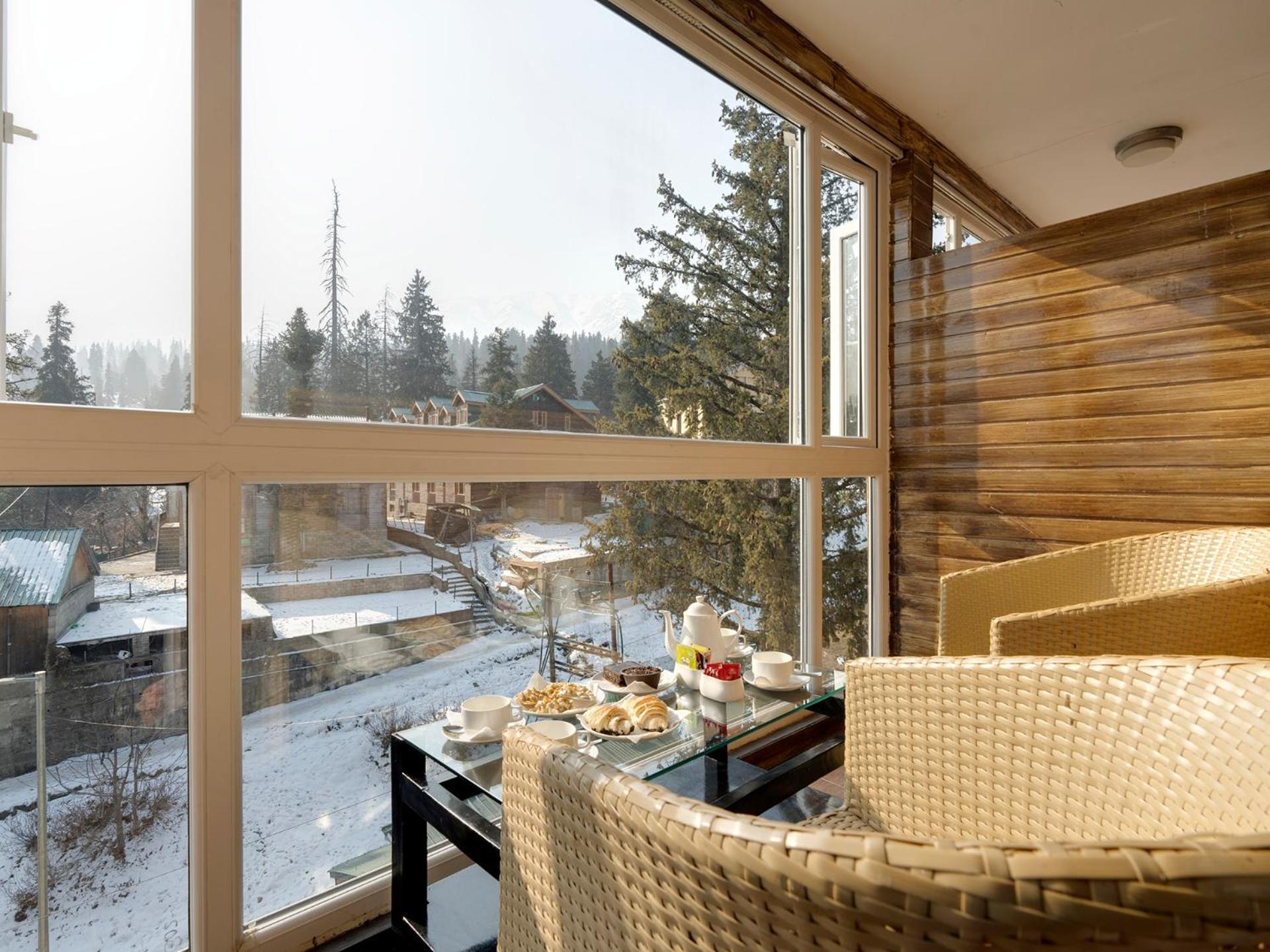 Hotel Pine Spring Gulmarg Buitenkant foto