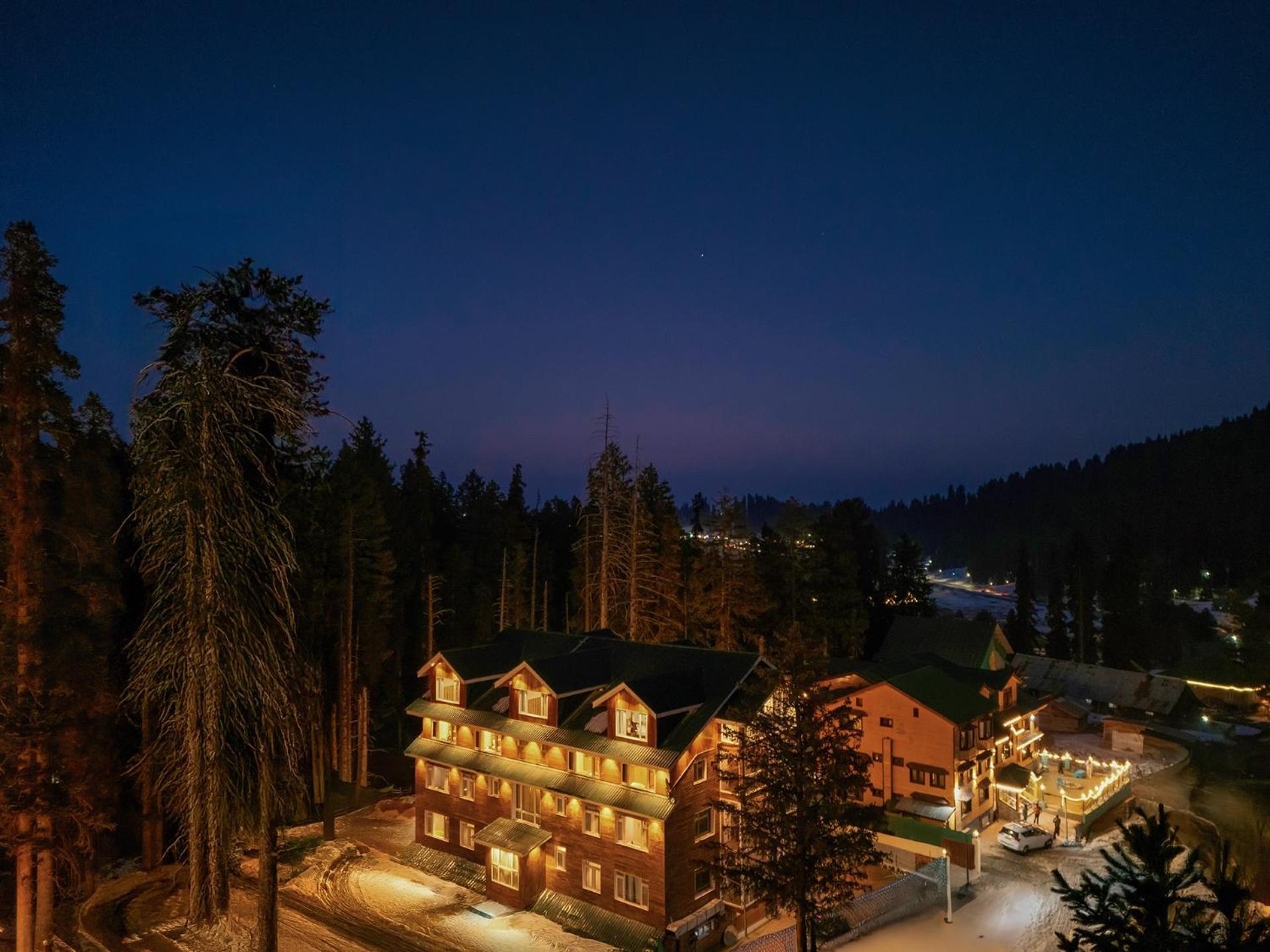 Hotel Pine Spring Gulmarg Buitenkant foto