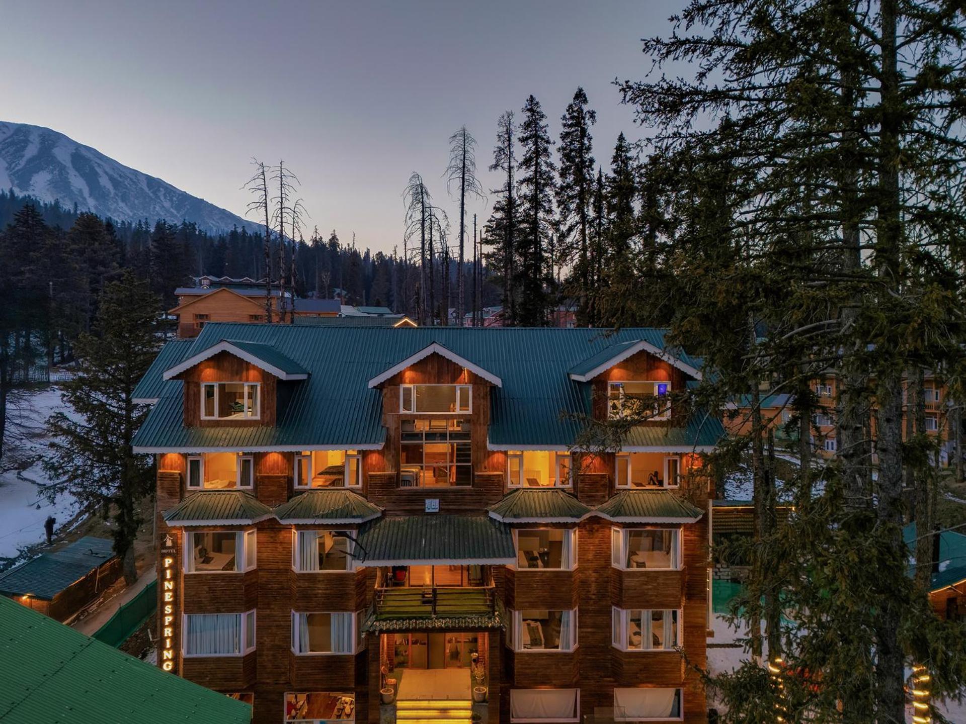 Hotel Pine Spring Gulmarg Buitenkant foto