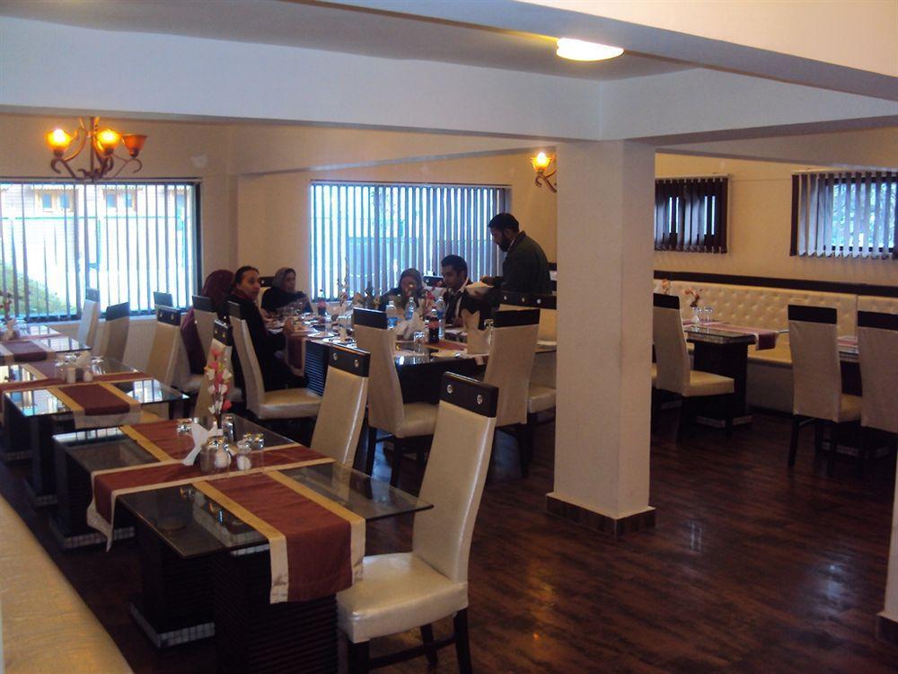Hotel Pine Spring Gulmarg Buitenkant foto