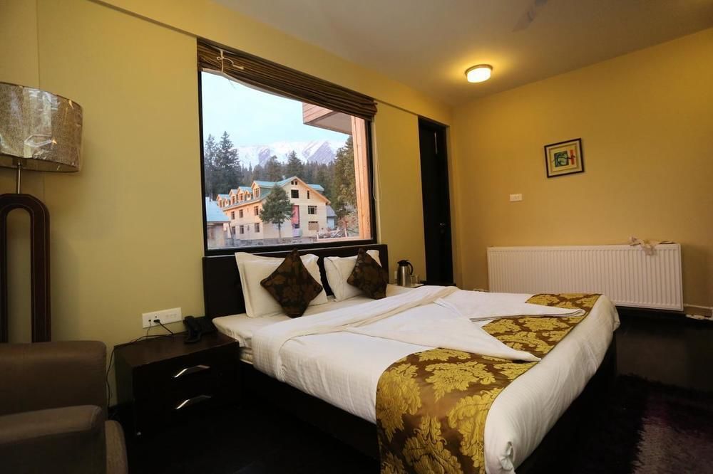 Hotel Pine Spring Gulmarg Buitenkant foto