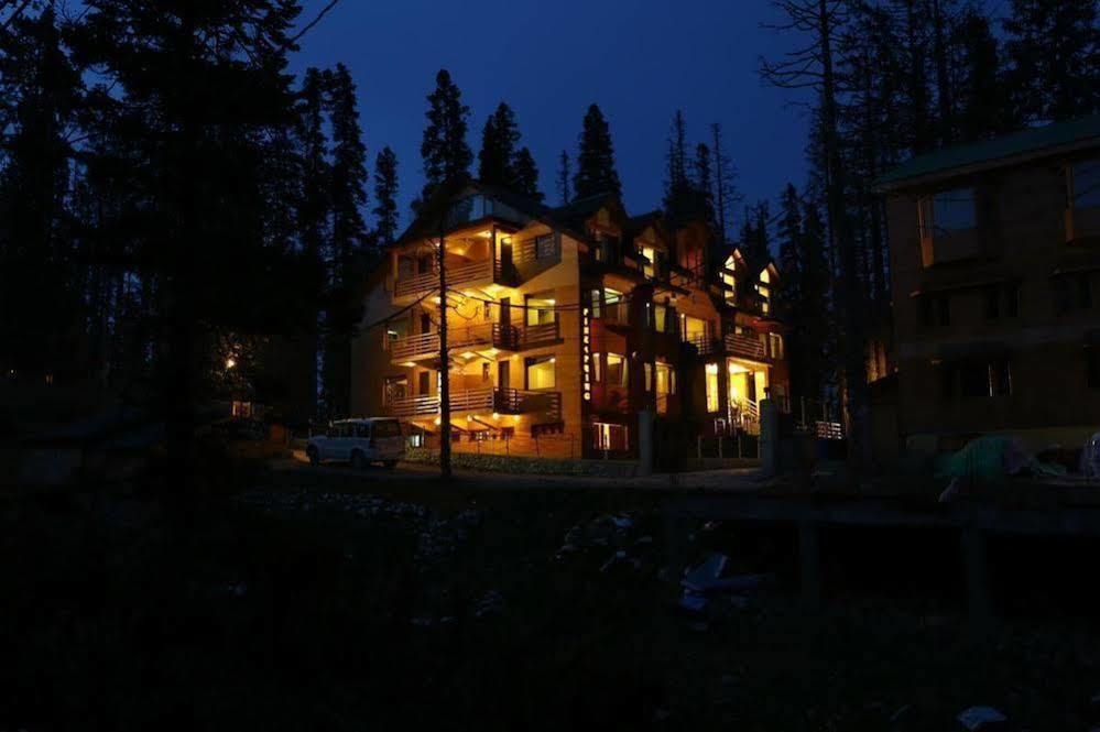 Hotel Pine Spring Gulmarg Buitenkant foto